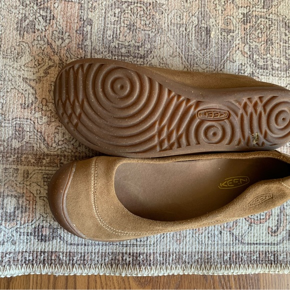 Keen Women's Tan Suede Loafers Flat Shoes Size 10 Casual Footwear Outdoor - Picture 3 of 4